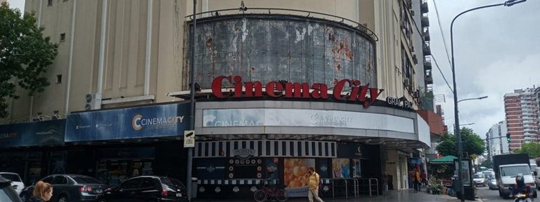 Cerró el emblemático Cine General Paz del barrio de Belgrano: los vecinos crearon una campaña para salvarlo