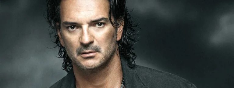 Del seguimiento que le hizo el FBI por el atentado a las Torres Gemelas a la canción suya que odia: 42 hechos no tan recordados de Ricardo Arjona