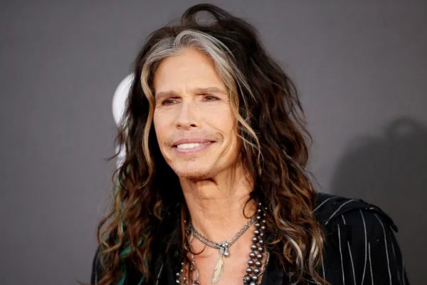 Steven Tyler volvió al escenario después de su problema en las cuerdas vocales