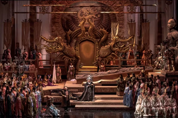 A cien años de la muerte de Puccini, “Turandot” regresó al teatro Colón con una puesta cinematográfica