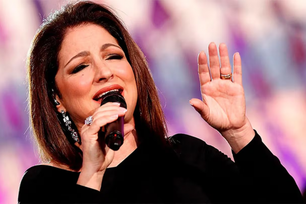 Gloria Estefan fue nombrada madrina de un nuevo submarino nuclear