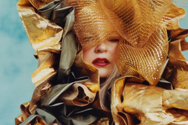 Sia rompe su silencio discográfico con “Reasonable Woman” junto a importantes figuras