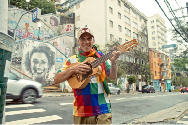 Manu Chao anunció la fecha de salida de su próximo disco con un nuevo single