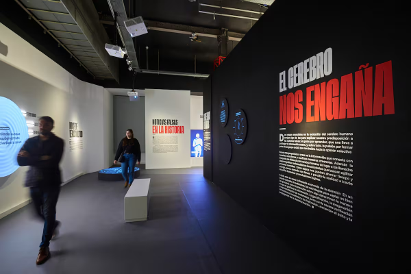 Fundación Telefónica Movistar: se inauguró una exposición para reflexionar sobre el fenómeno de las Fake News