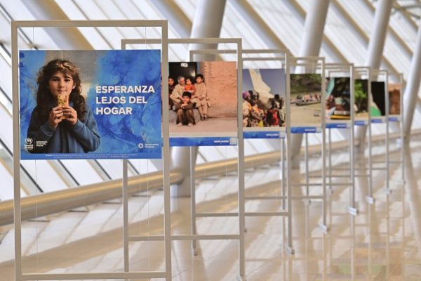 ACNUR inauguró la muestra fotográfica “Esperanza Lejos del Hogar” en el Aeroparque Internacional Jorge Newbery