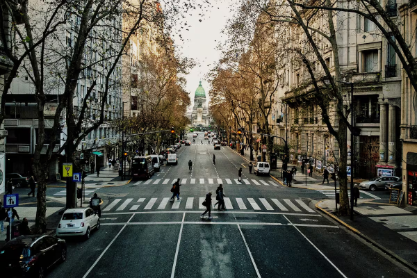 Avenida de Mayo: Inspirada en los bulevares parisinos, los 130 años de la “gran vía” porteña, la primera avenida de América del Sur