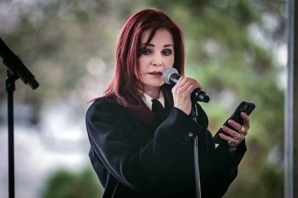 Priscilla Presley denunció que fue víctima de “abuso financiero”: le robaron, al menos, un millón de dólares