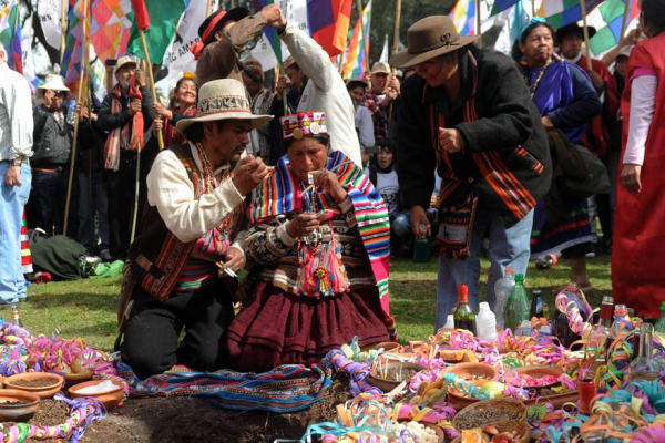 Pachamama: lo que tenés que saber sobre el Día de la Madre Tierra, los rituales y por qué se bebe caña con ruda