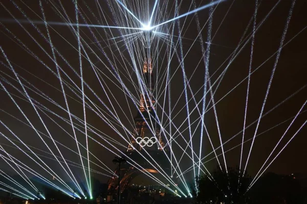 Las imágenes de la impactante apertura de casi 4 horas con la que comenzaron los JJOO en París: 6.500 atletas desfilaron sobre el Sena
