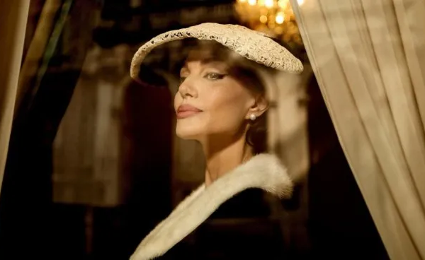 Angelina Jolie deslumbra a la crítica en Festival de Cine de Venecia por su interpretación de María Callas