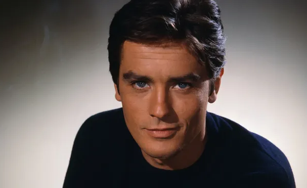 Quién fue Alain Delon: el ícono del cine y la belleza que pasó sus últimos días inmerso en una gran depresión