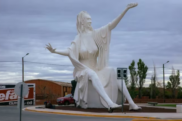 Neuquén: las esculturas que transformaron a Cutral Có en una galería de arte al aire libre