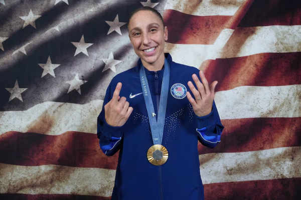 Diana Taurasi, mito del básquetbol olímpico, lo hizo de nuevo en París 2024: asado, milanesas y la frase “siempre llevo abajo la camiseta de Argentina”