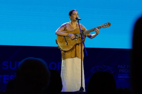 Natalia Lafourcade es la primera Embajadora de la Música por la Paz