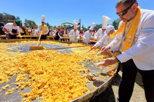 Omelettes con 25 mil huevos y sándwiches de 20 metros, los récords gastronómicos más impactantes del país