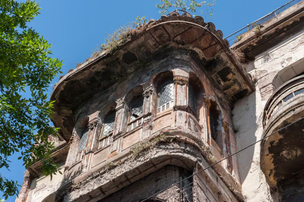 La historia detrás de esta casona porteña que es un esplendor del Art Nouveau en la que nadie quiere vivir