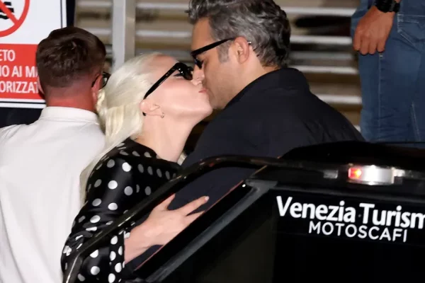 Lady Gaga y su prometido Michael Polansky, muy románticos en Venecia