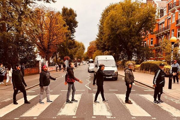 Kapanga y su recreación de la famosa portada Beatle con «Un asado en Abbey Road»