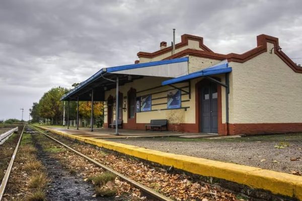 Mechita con alma de acero: la desconocida historia del pueblo ferroviario que busca renacer a través de un museo