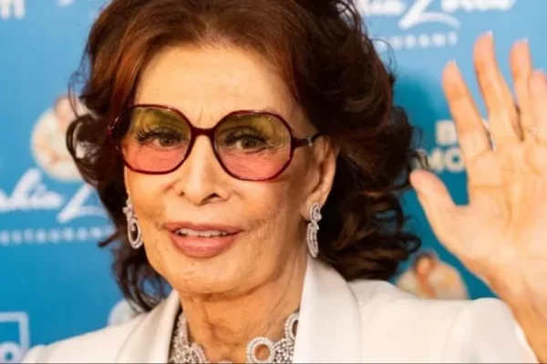 Sophia Loren cumplió 90 años: su infancia pobre, su vida de película y un solo amor que la marcó para siempre