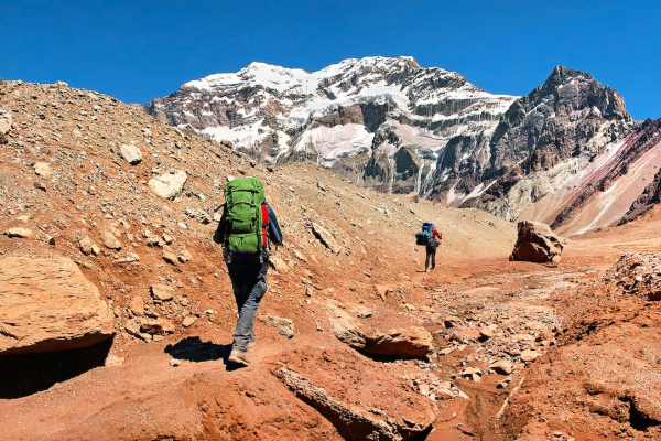 Una expedición al Aconcagua busca combinar deporte extremo y compromiso social