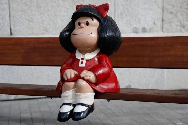 España celebra los 60 años de Mafalda con una escultura en la Casa del Lector