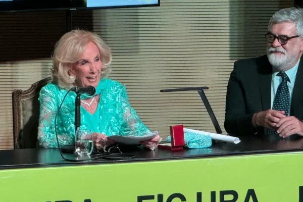 Mirtha Legrand recibió un doctorado honoris causa de la UBA y brindó su apoyo al reclamo universitario