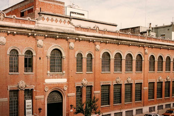 El Palacio Piccardo, el edificio donde se fabricaron los cigarrillos 43, y hoy alberga un importante museo