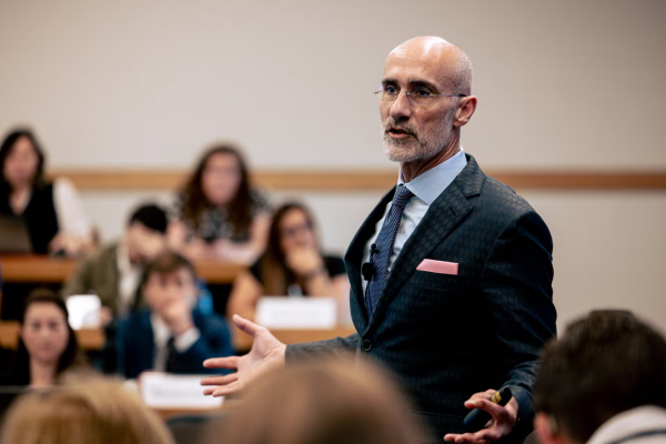 El gurú de Harvard, Arthur Brooks, revela cuáles son los hábitos para ser cada día más feliz