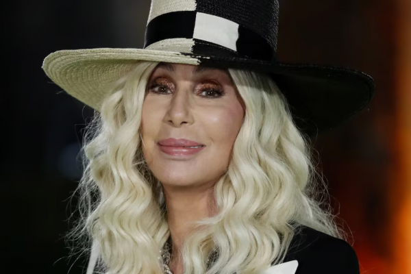 Las revelaciones más impactantes del libro de Cher: un matrimonio falso, el éxito y la sombra de la muerte