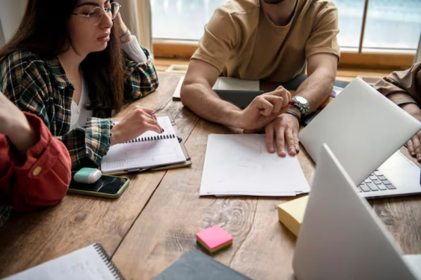 Cuáles son las tres carreras que ya no conviene estudiar, según la inteligencia artificial