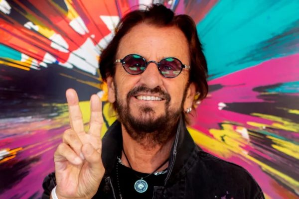 Ringo Starr armó una escucha de su próximo disco y aparecieron Jimmy Page, Ronnie Wood y Eric Clapton