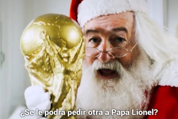 “Feliz Mundialidad”: el video de la AFA por el segundo aniversario de la Copa del Mundo de Qatar con un guiño de Papá Noel a Messi