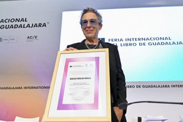 La escritora Gabriela Cabezón Cámara recibió el Sor Juana Inés de la Cruz por su “virtuosa libertad”