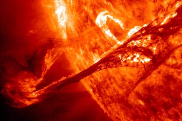 Las 10 erupciones solares más grandes de 2024 y qué daños causaron en la Tierra