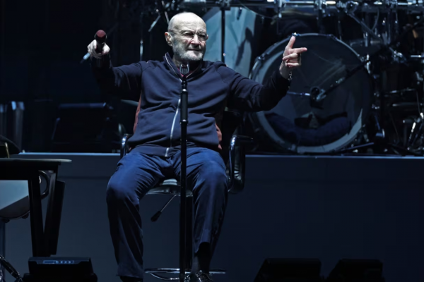 Phil Collins regresó a la batería después de varios años: “Apenas podía sostener un palillo”